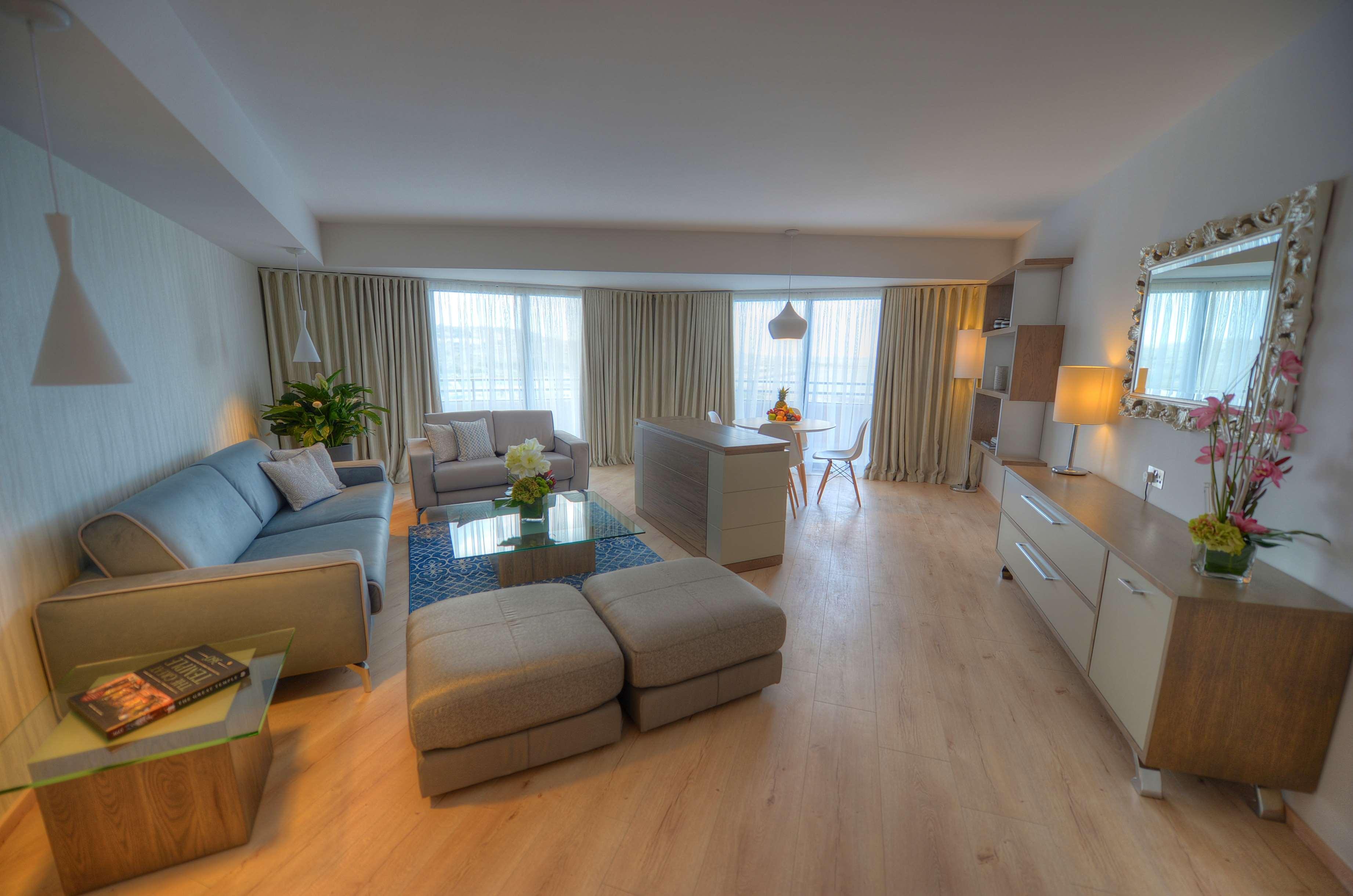 Radisson Blu Resort, Malta Szálloda San Ġiljan
