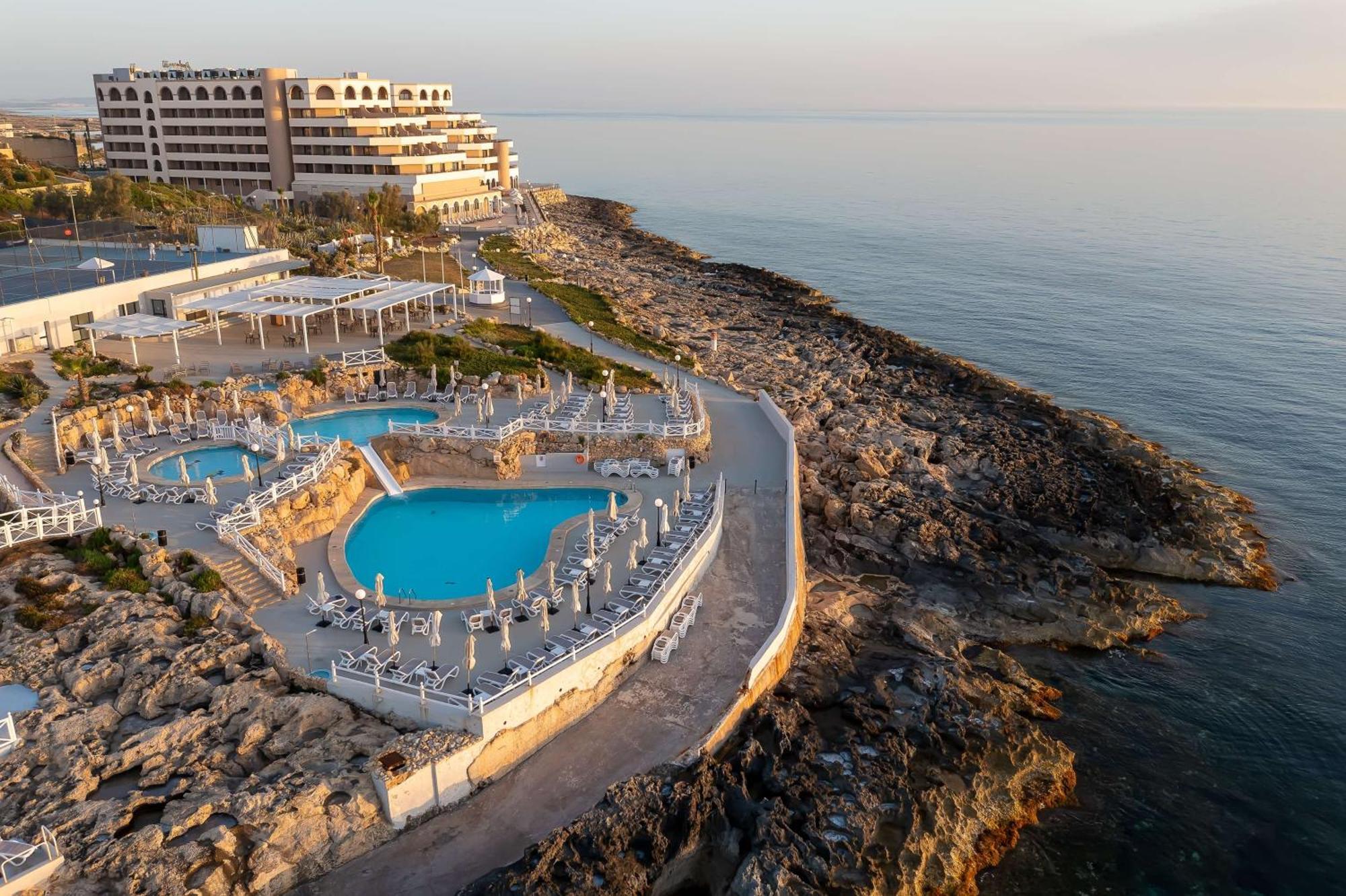 Szálloda Radisson Blu Resort, Malta San Ġiljan